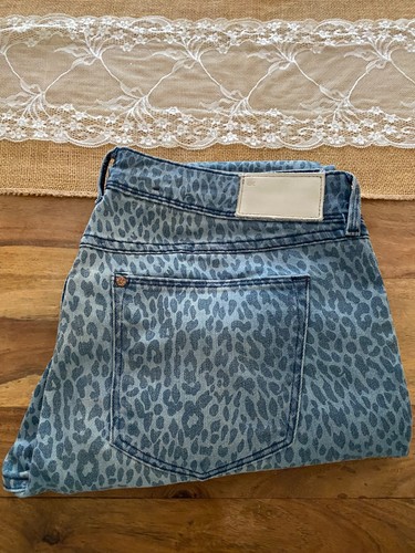 Leo print animal - leo,